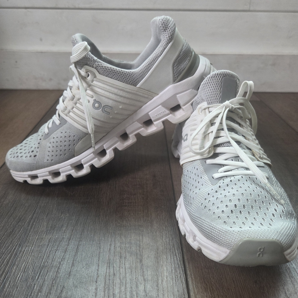 On Running Men's Cloudswift Athletic Shoes in Light Gray and White